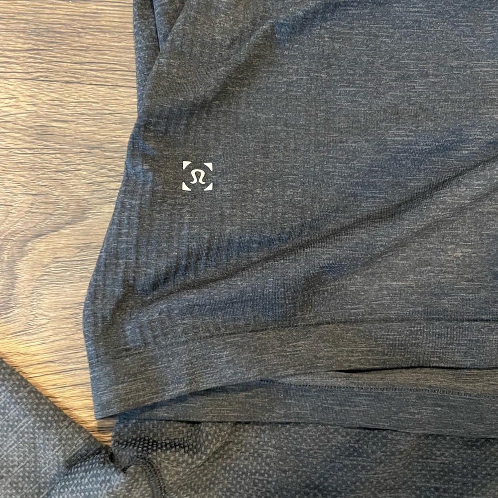 2 lululemon XXL metal vent tech 2.0 short sleeve and long sleeve selling lot - Picture 2 of 6